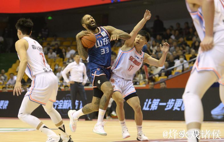 四川男篮引入NBA落选秀庞兹,告别全华班困局,具体登场时间待定 四川男篮引入NBA落选秀庞兹,告别全华班困局,具体登场时间待定